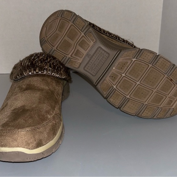 Skechers Taupe Slip On Shoes Wide Fit Womens Size 8 Wide - Picture 3 of 5